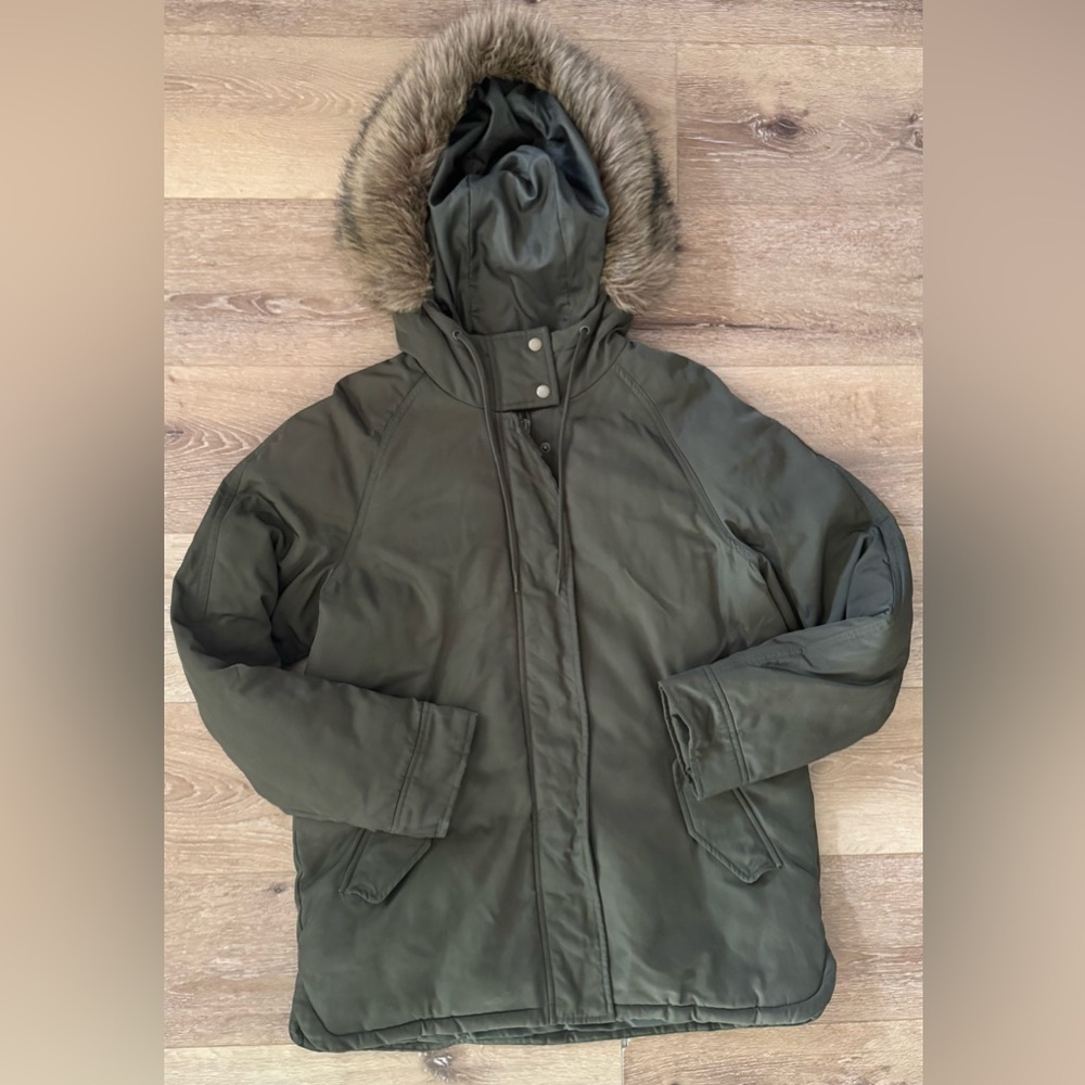 Old Navy Women’s Olive Green Parka with Faux Fur Hood